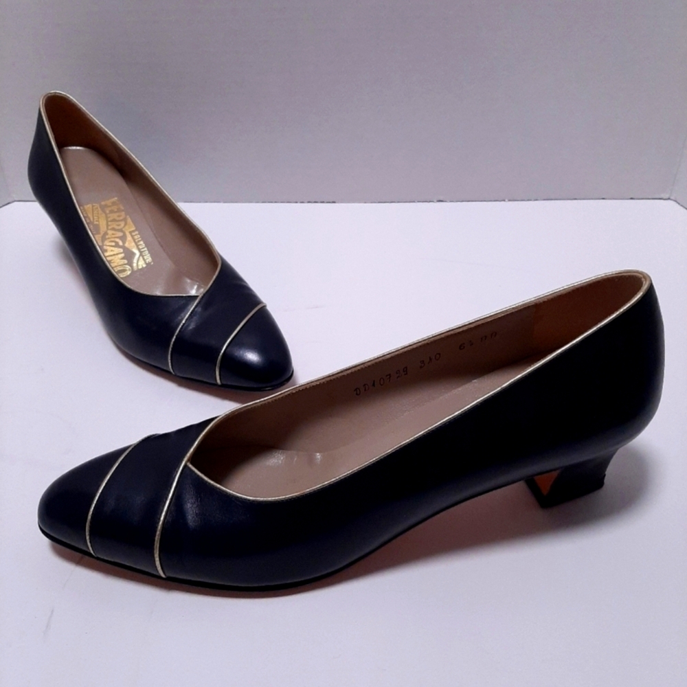 Salvatore Ferragamo Womens Classic Pumps Size 6.5 AA Blue w/ Gold Accent
